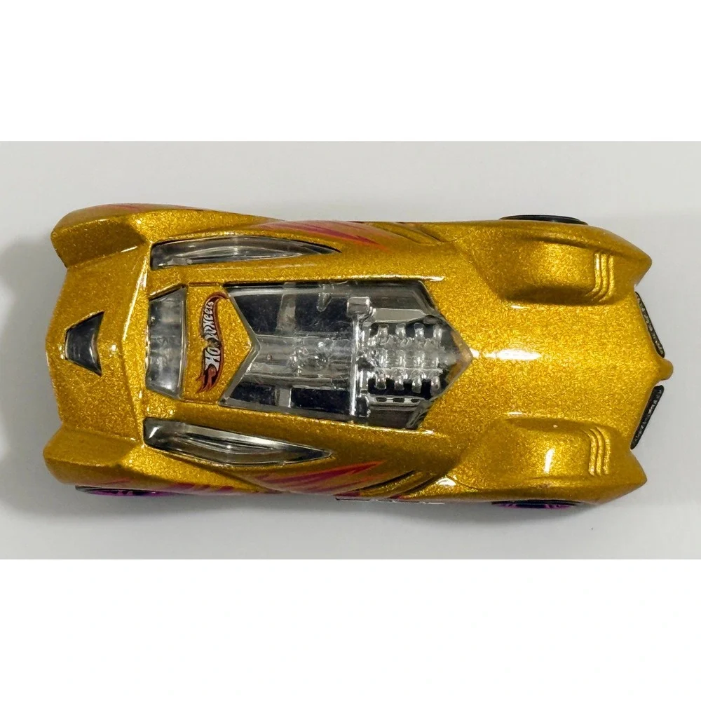 Hot Wheels Futurismo Toy Car‎ Kids 1:64 Gold Flake Pink Flame Purple Wheels